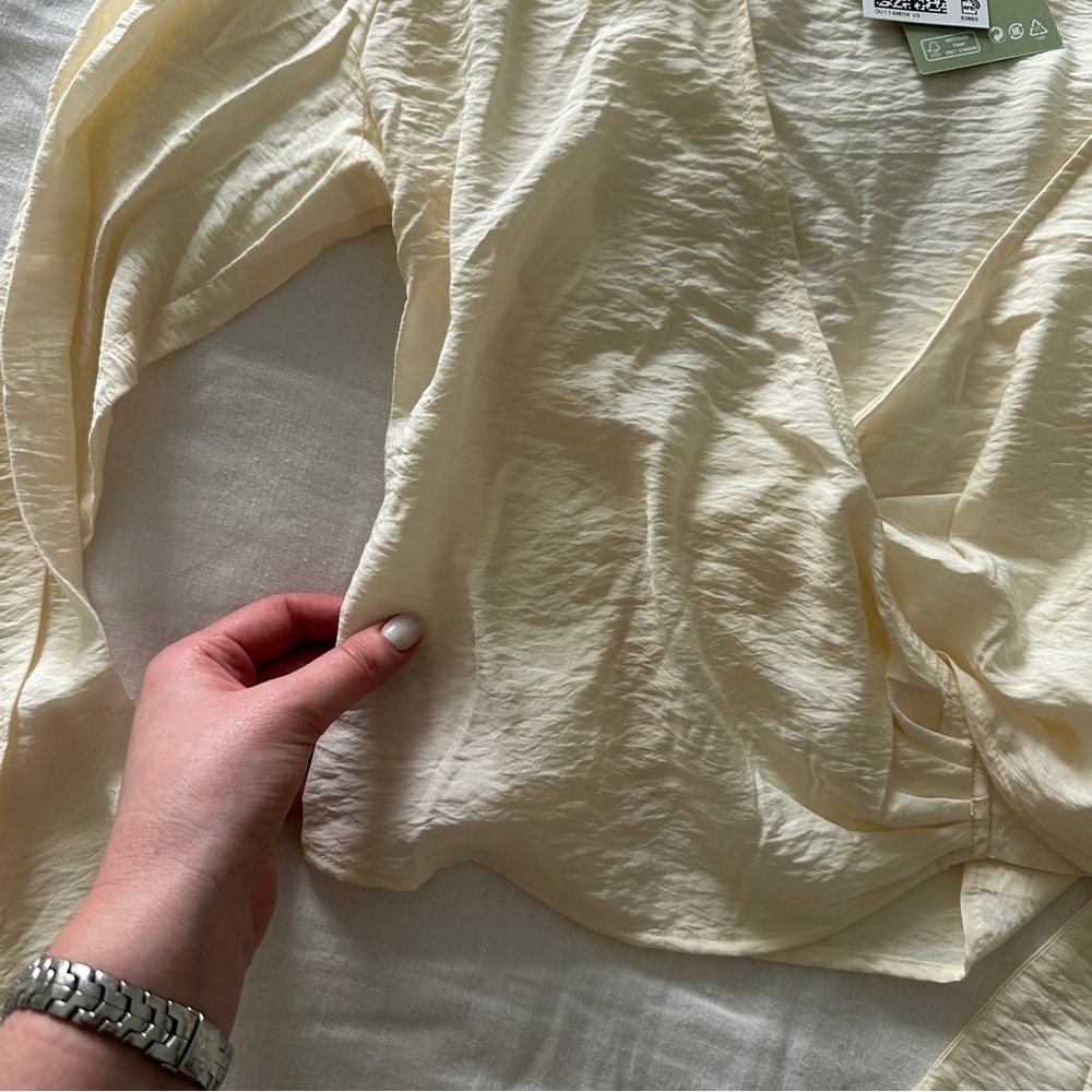 H&M blouse - Picture 2 of 4